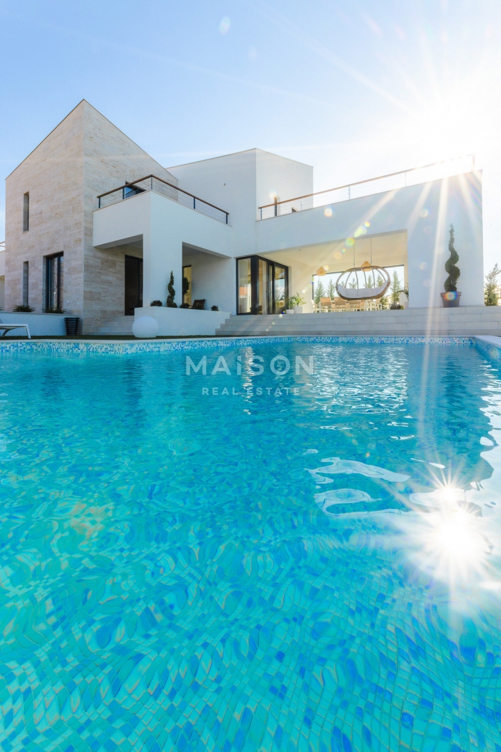 Isola di Krk, Malinska, villa di lusso con vista mare e piscina
