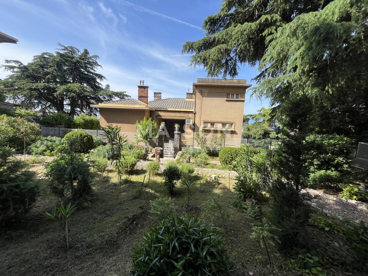 Villa Pećine, Rijeka, 465,78m2