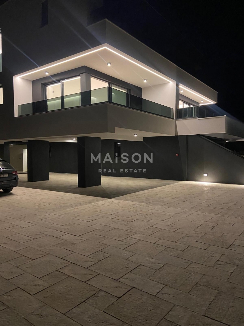 Krk, Appartamento Esclusivo con Piscina