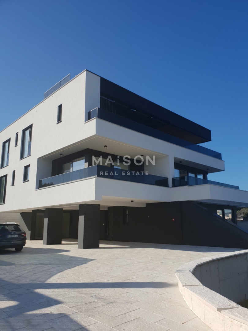 Krk, Appartamento Esclusivo con Piscina