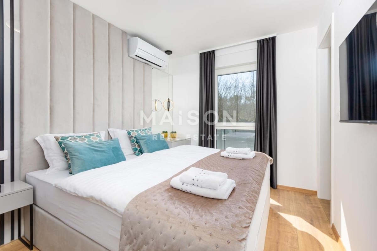 Malinska, Isola di Krk – Appartamento moderno con piscina e vista mare, a soli 300 m dal mare