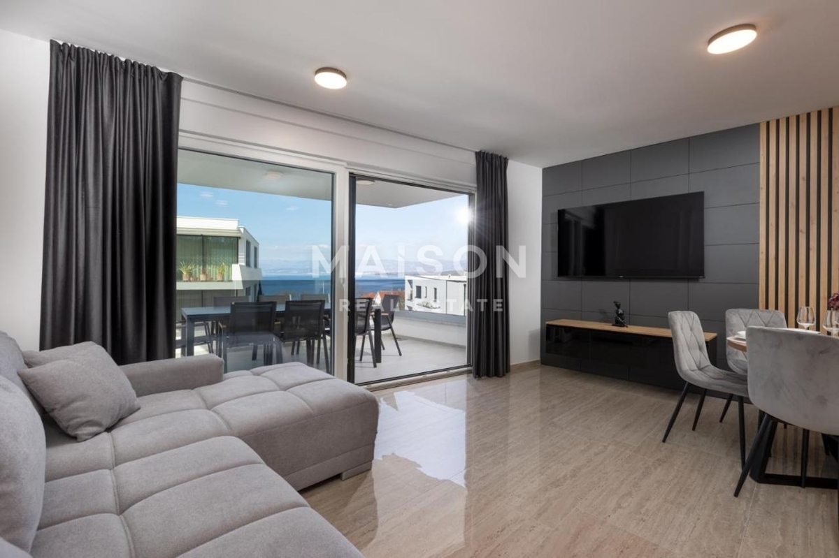 Malinska, Isola di Krk – Appartamento moderno con piscina e vista mare, a soli 300 m dal mare