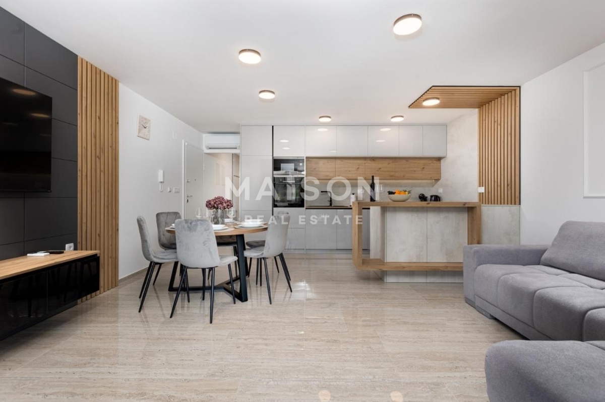 Malinska, Isola di Krk – Appartamento moderno con piscina e vista mare, a soli 300 m dal mare