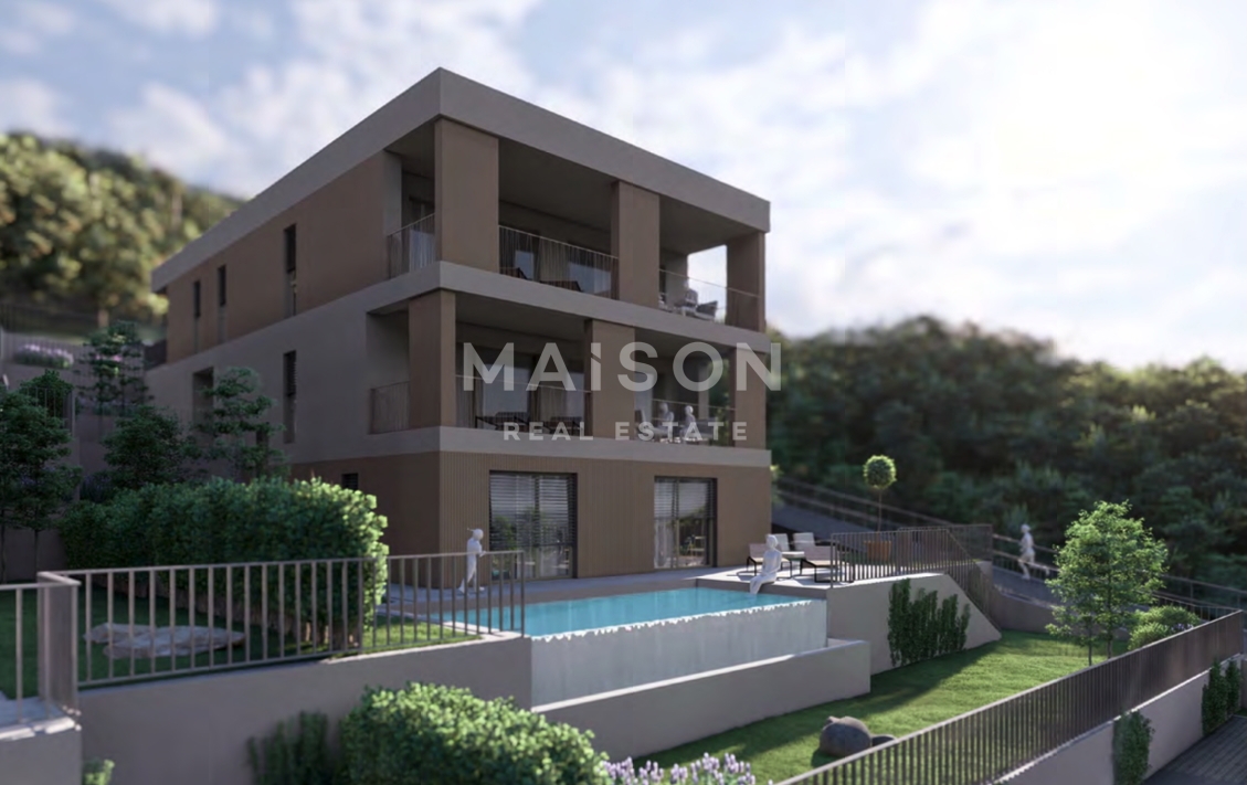 Kostrena, appartamento trilocale con giardino curato e piscina