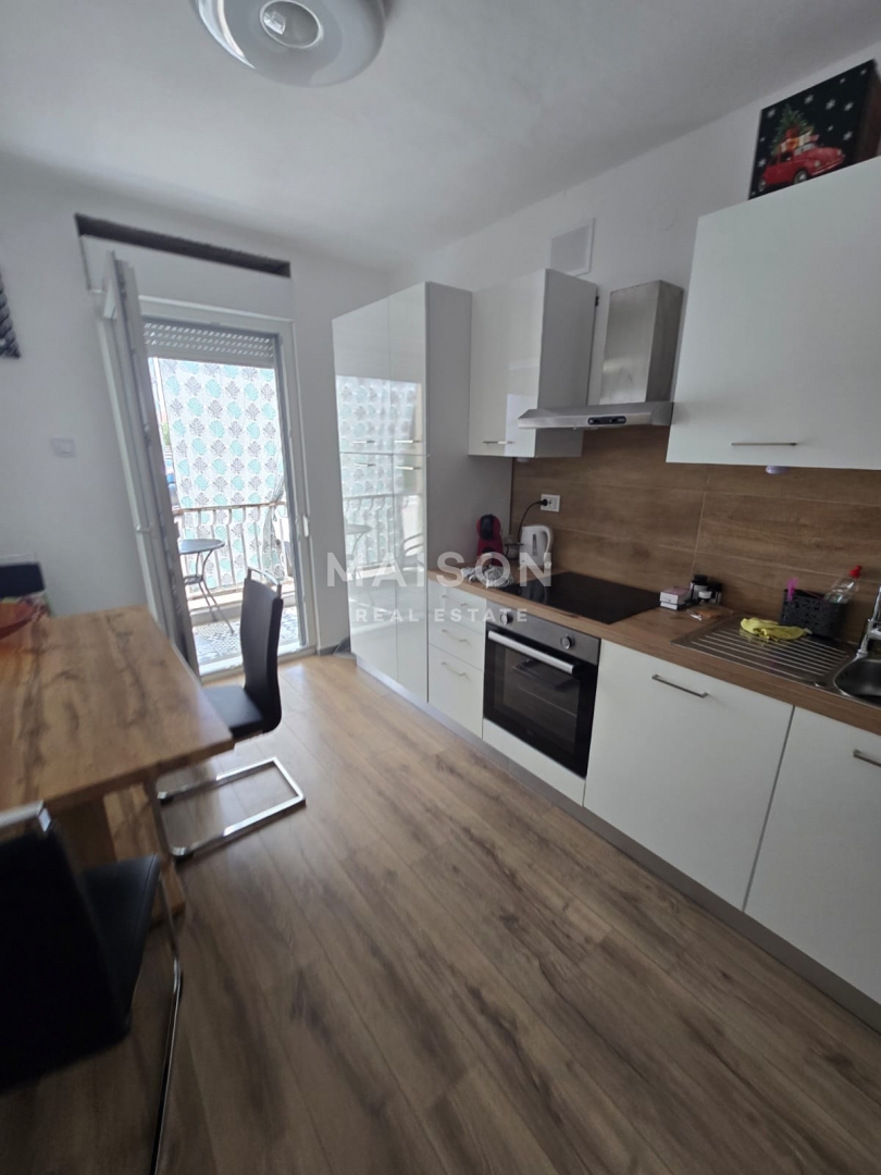 Appartamento Ristrutturato e Arredato a Umago – Ottima Posizione Vicino al Mare e al Centro