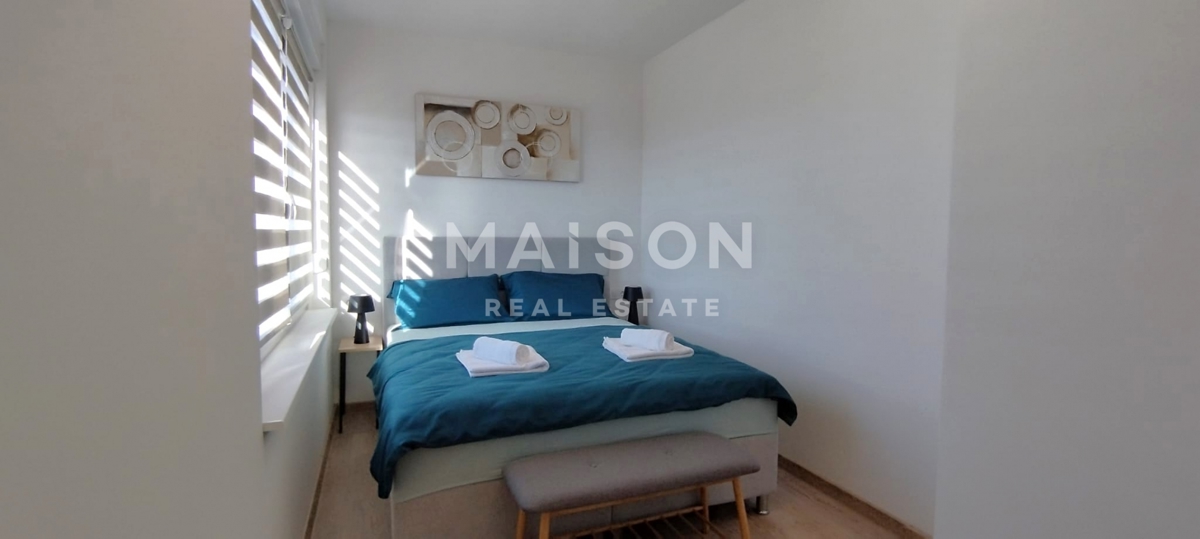 Moderna Casa Bifamiliare con Piscina e Vista Mare – Vicino a Krk