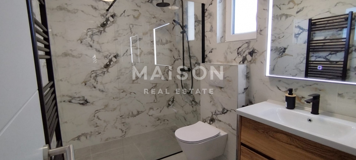 Moderna Casa Bifamiliare con Piscina e Vista Mare – Vicino a Krk