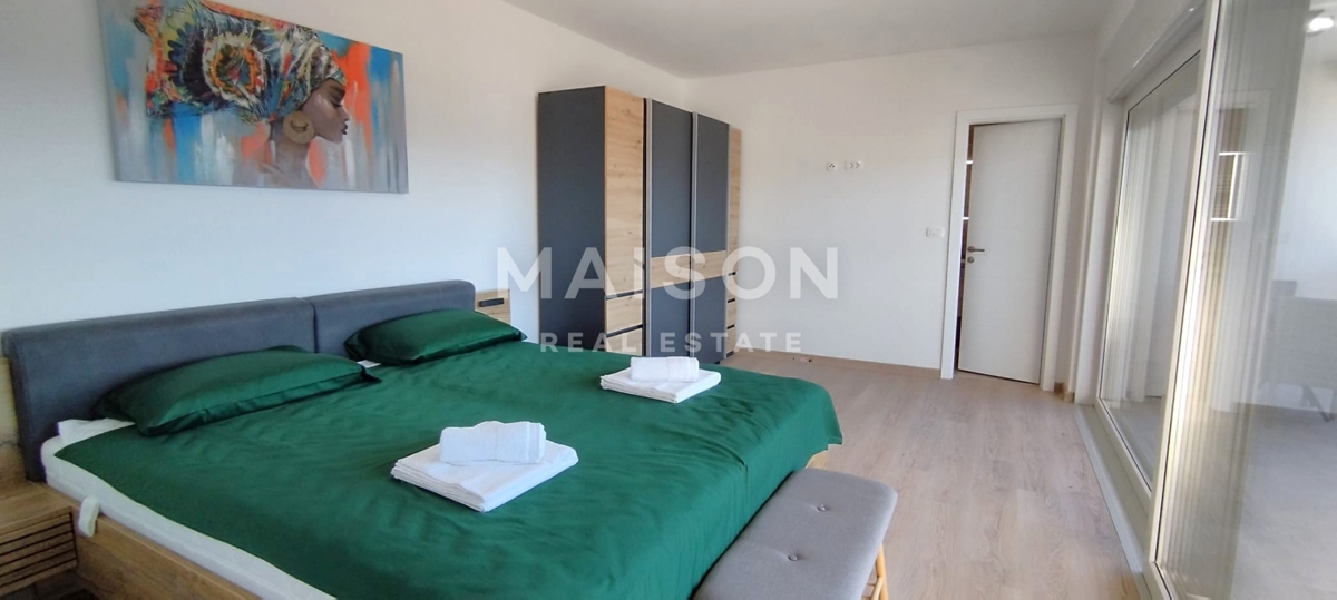 Moderna Casa Bifamiliare con Piscina e Vista Mare – Vicino a Krk