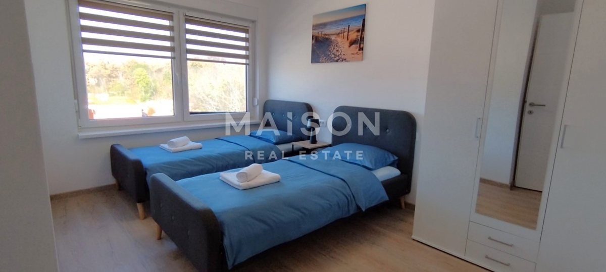 Moderna Casa Bifamiliare con Piscina e Vista Mare – Vicino a Krk