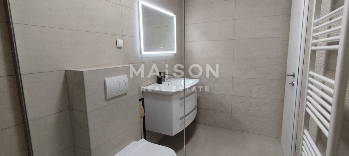 Moderna Casa Bifamiliare con Piscina e Vista Mare – Vicino a Krk