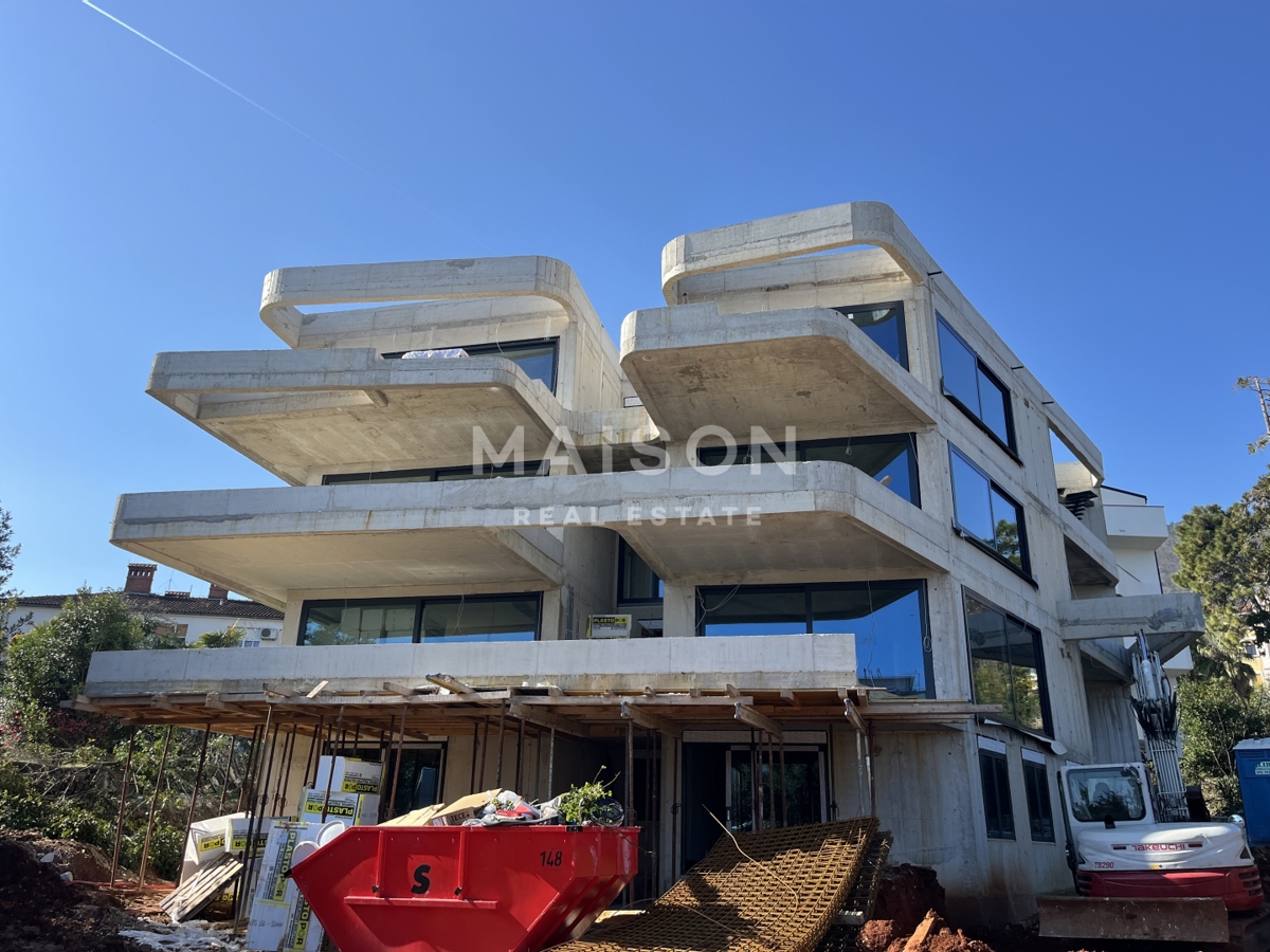 Lovran - Appartamento Lussuoso con Piscina Privata, 230 m²