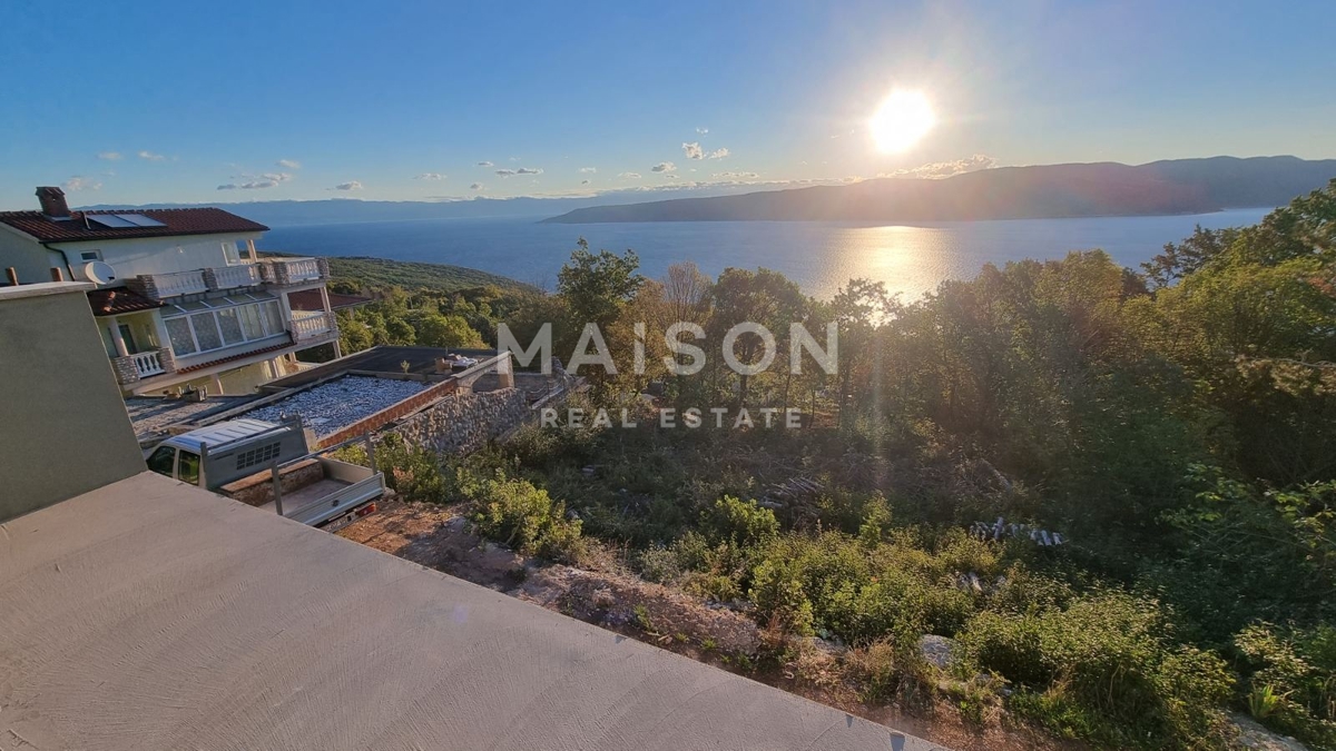 Casa Moderna con Piscina, Vista Mare e Ampio Giardino