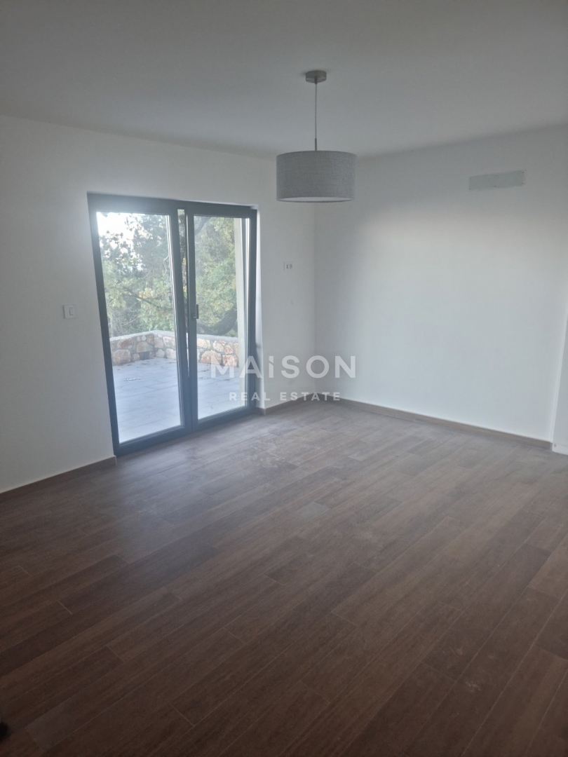 Casa Moderna con Piscina, Vista Mare e Ampio Giardino