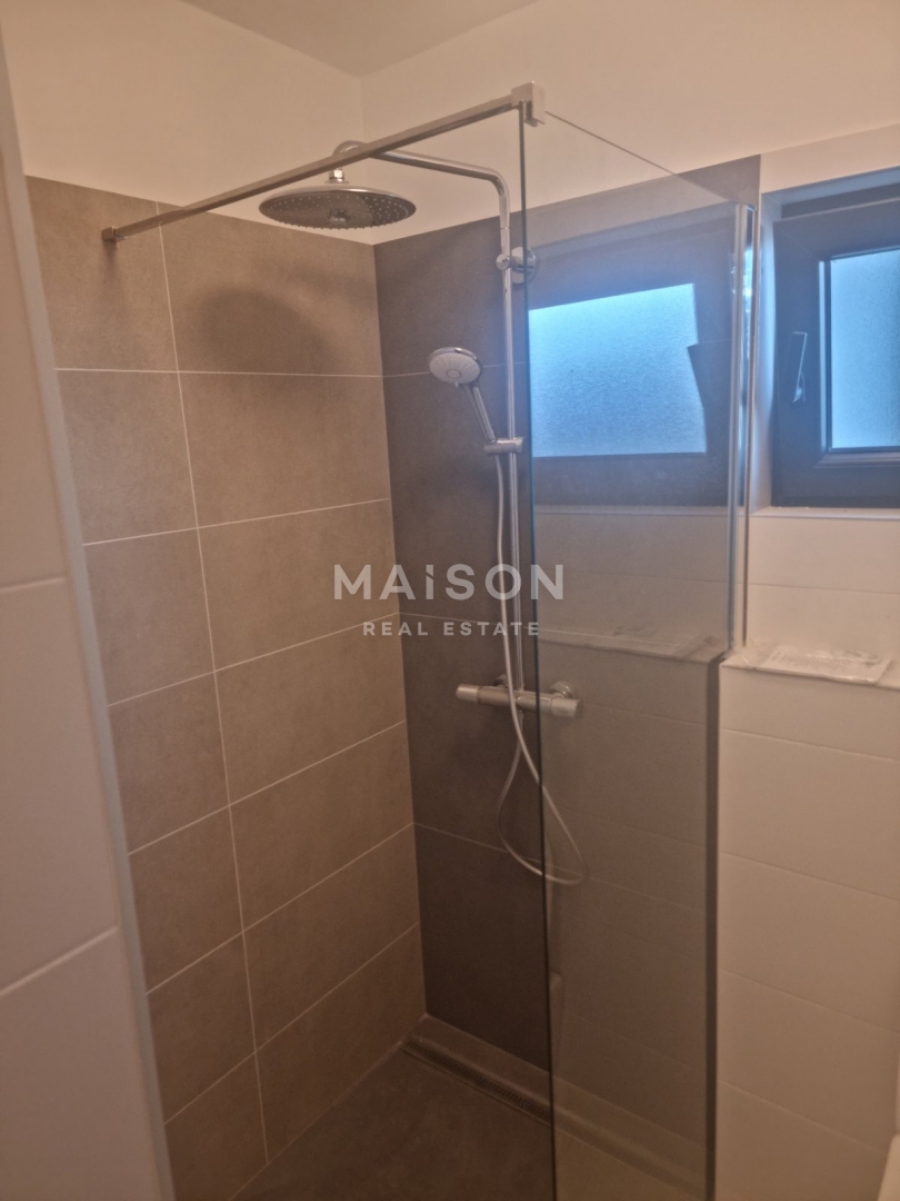 Casa Moderna con Piscina, Vista Mare e Ampio Giardino