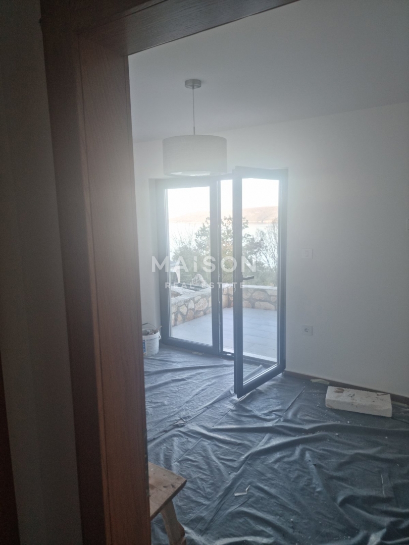 Casa Moderna con Piscina, Vista Mare e Ampio Giardino