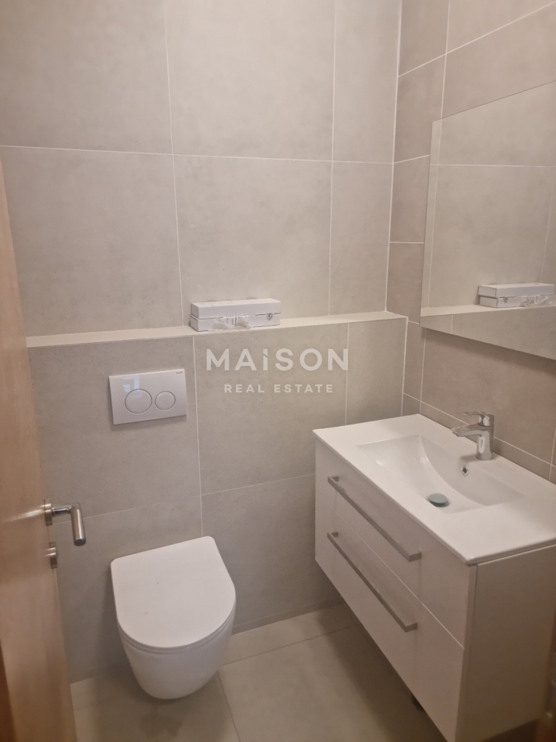 Casa Moderna con Piscina, Vista Mare e Ampio Giardino