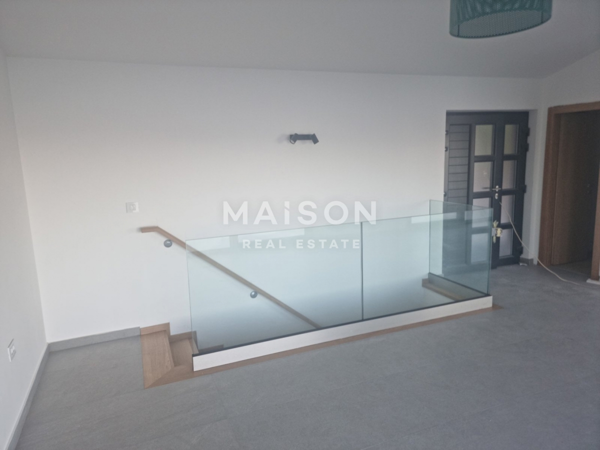 Casa Moderna con Piscina, Vista Mare e Ampio Giardino