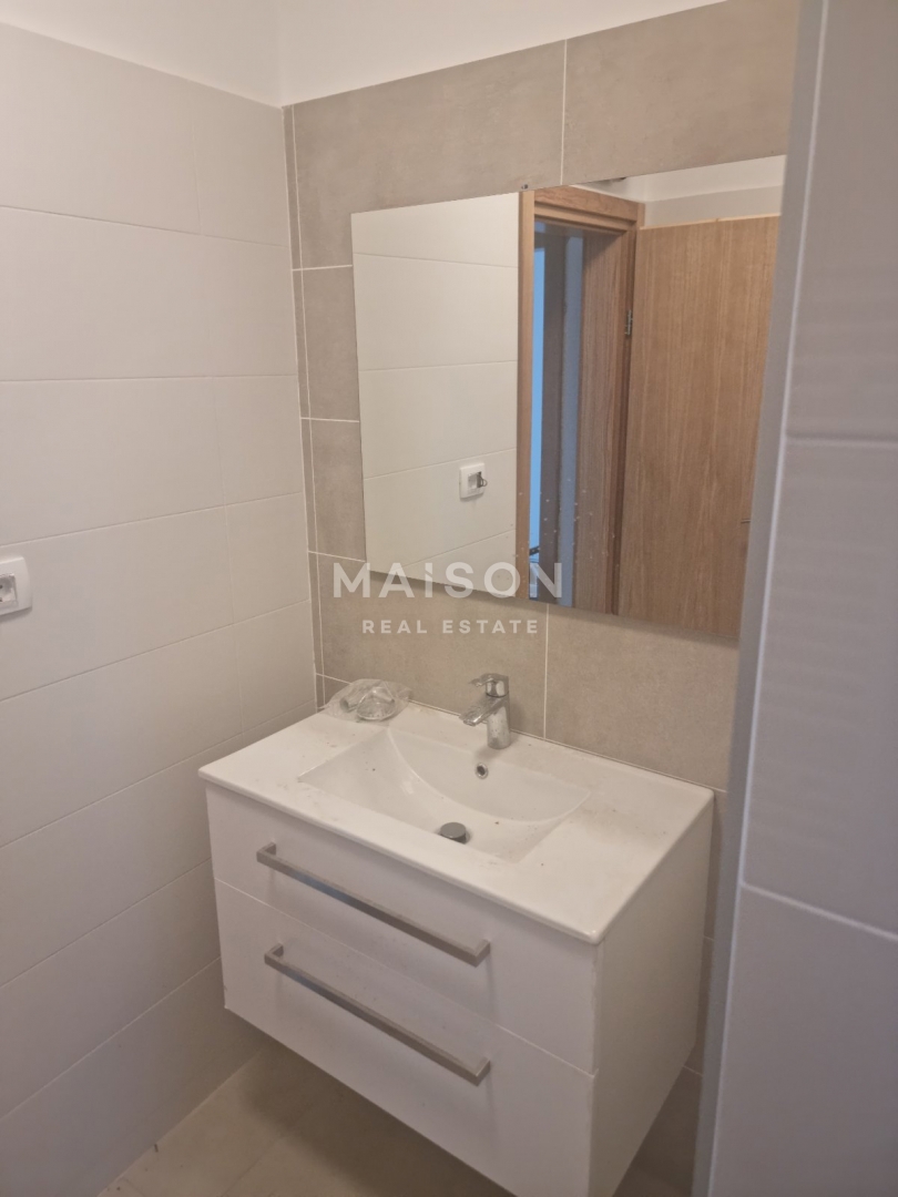 Casa Moderna con Piscina, Vista Mare e Ampio Giardino