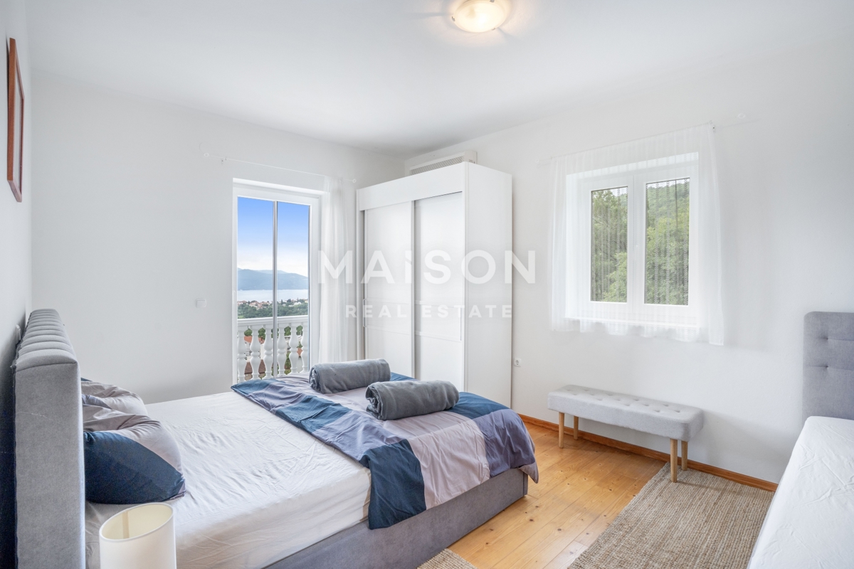 Brseč - Casa con due appartamenti e vista mozzafiato