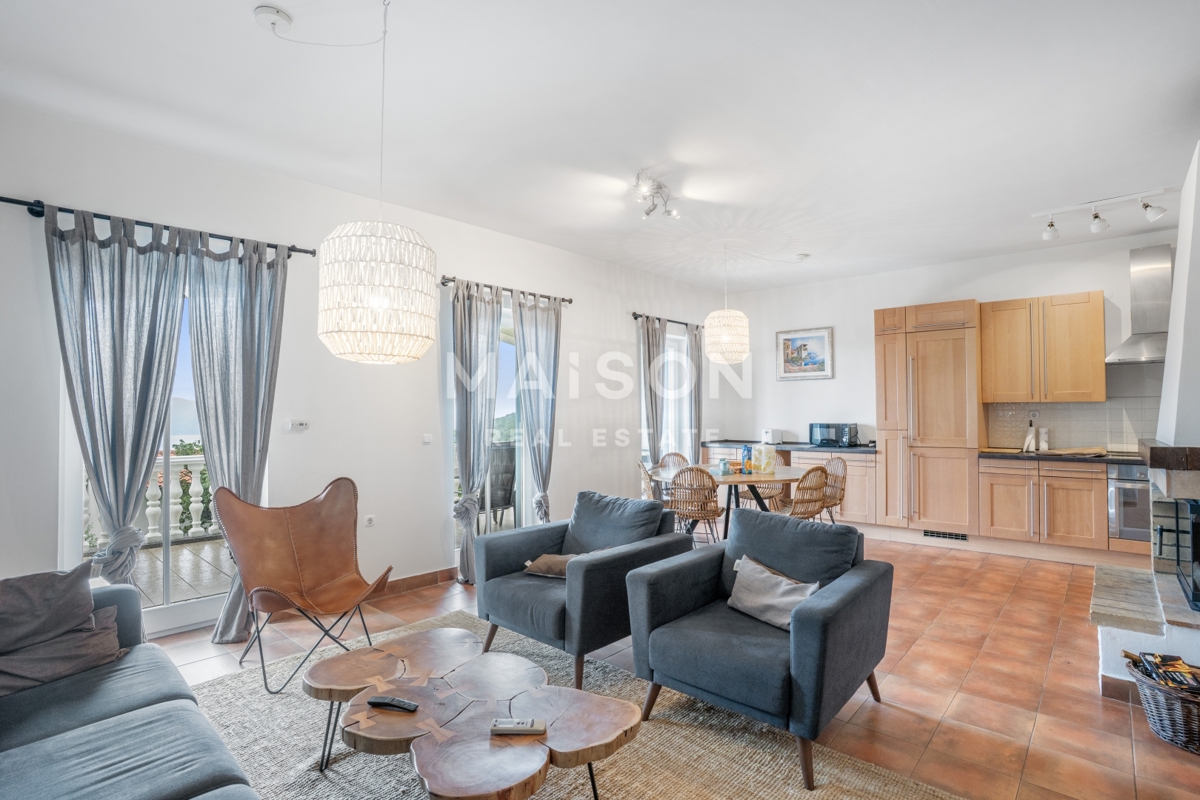 Brseč - Casa con due appartamenti e vista mozzafiato