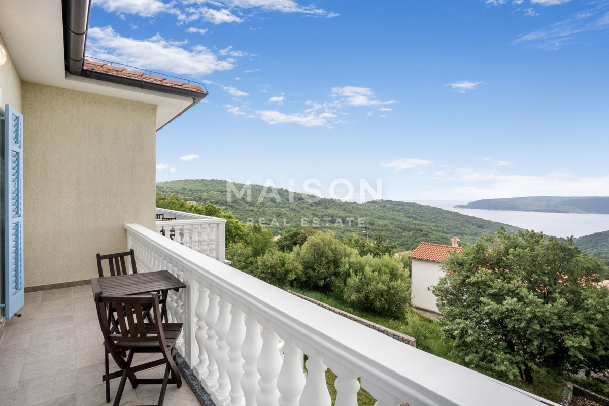 Brseč - Casa con due appartamenti e vista mozzafiato