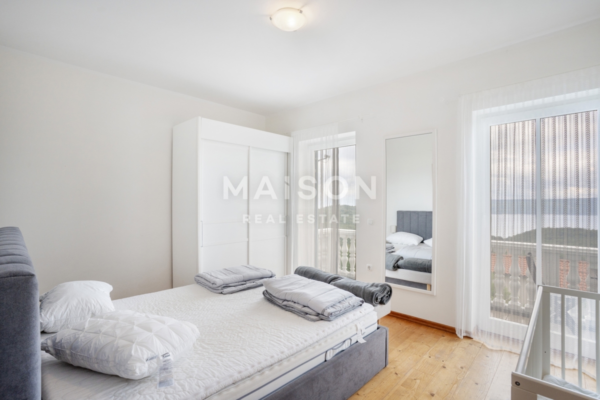 Brseč - Casa con due appartamenti e vista mozzafiato