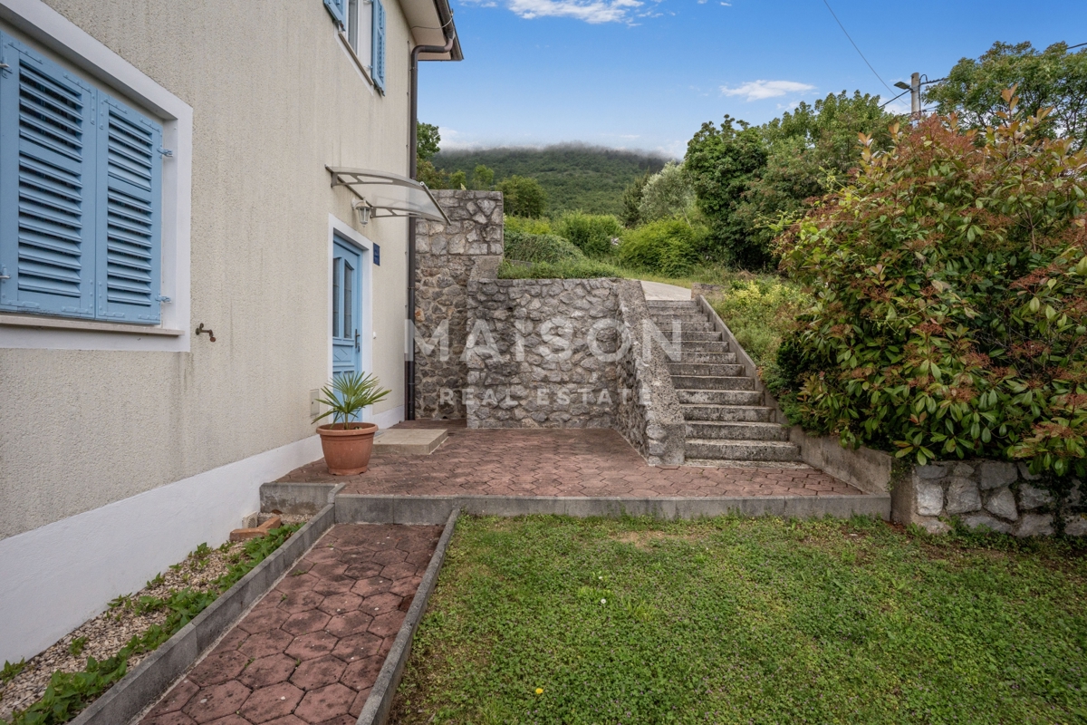 Brseč - Casa con due appartamenti e vista mozzafiato