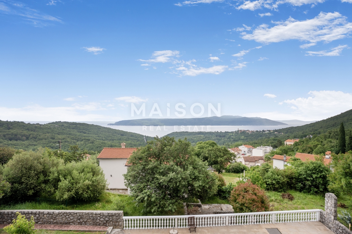 Brseč - Casa con due appartamenti e vista mozzafiato