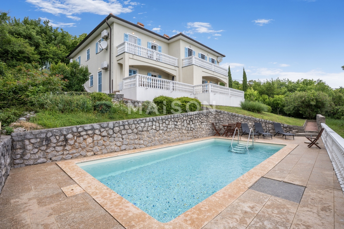 Brseč - Casa con due appartamenti e vista mozzafiato