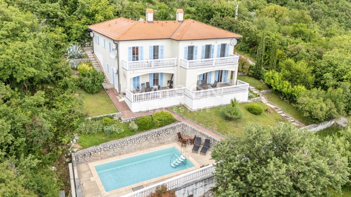 Brseč - Casa con due appartamenti e vista mozzafiato