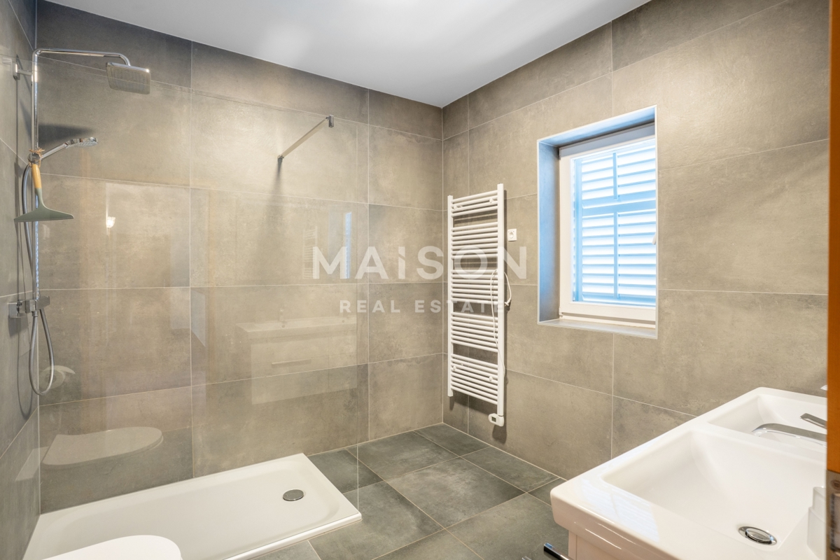 Brseč - Casa con due appartamenti e vista mozzafiato