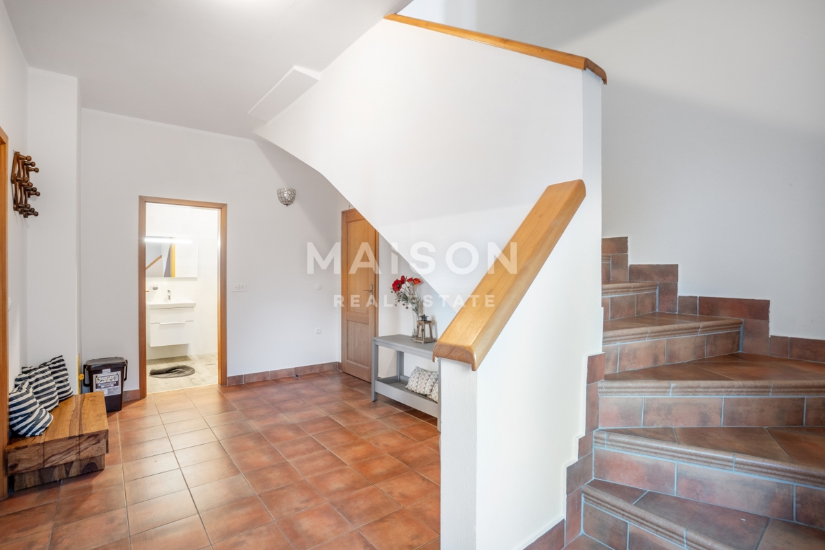 Brseč - Casa con due appartamenti e vista mozzafiato