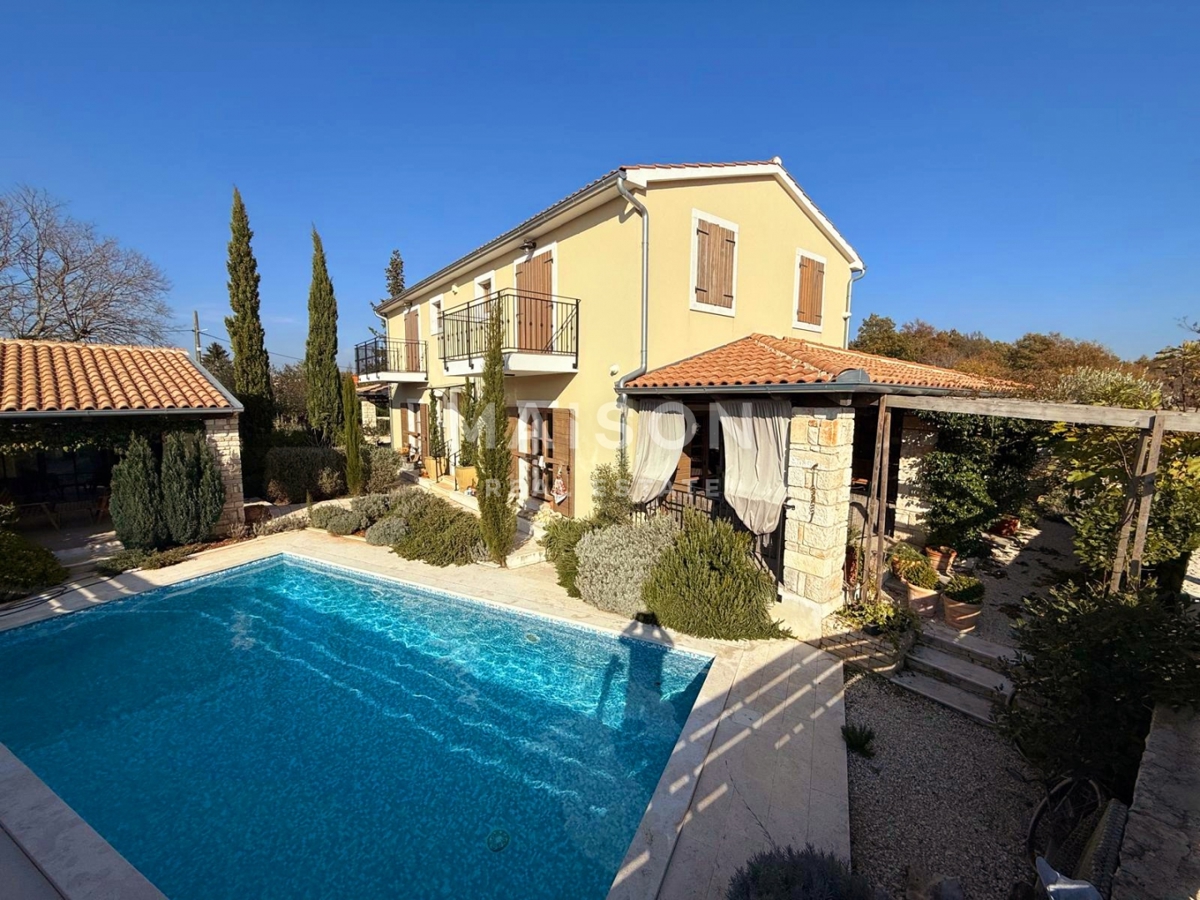 Affascinante villa rustica con piscina nel cuore dell’Istria – Svetvinčenat