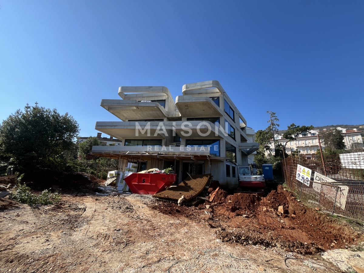 Lovran - Appartamento Lussuoso con Ampio Balcone, 180 m²