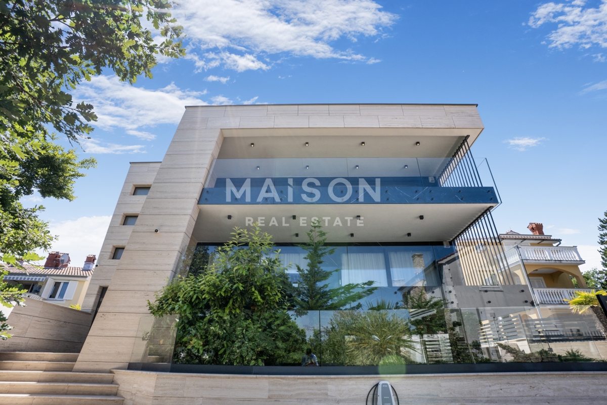 Isola di Krk, Malinska, attico di lusso con piscina