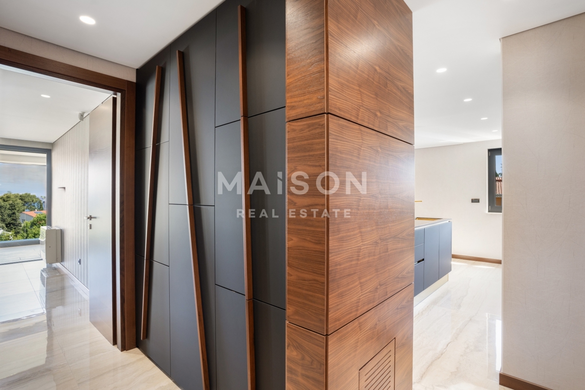 Isola di Krk, Malinska, attico di lusso con piscina