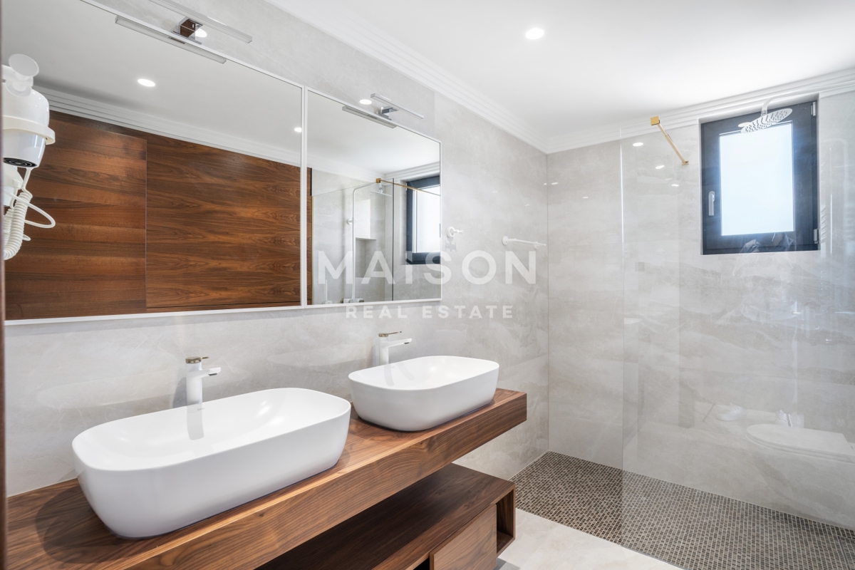 Isola di Krk, Malinska, attico di lusso con piscina