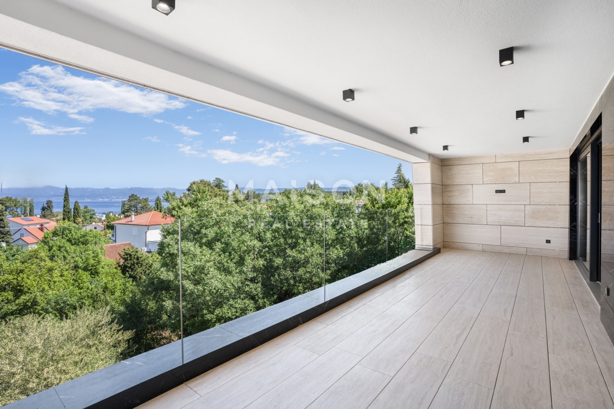 Isola di Krk, Malinska, attico di lusso con piscina