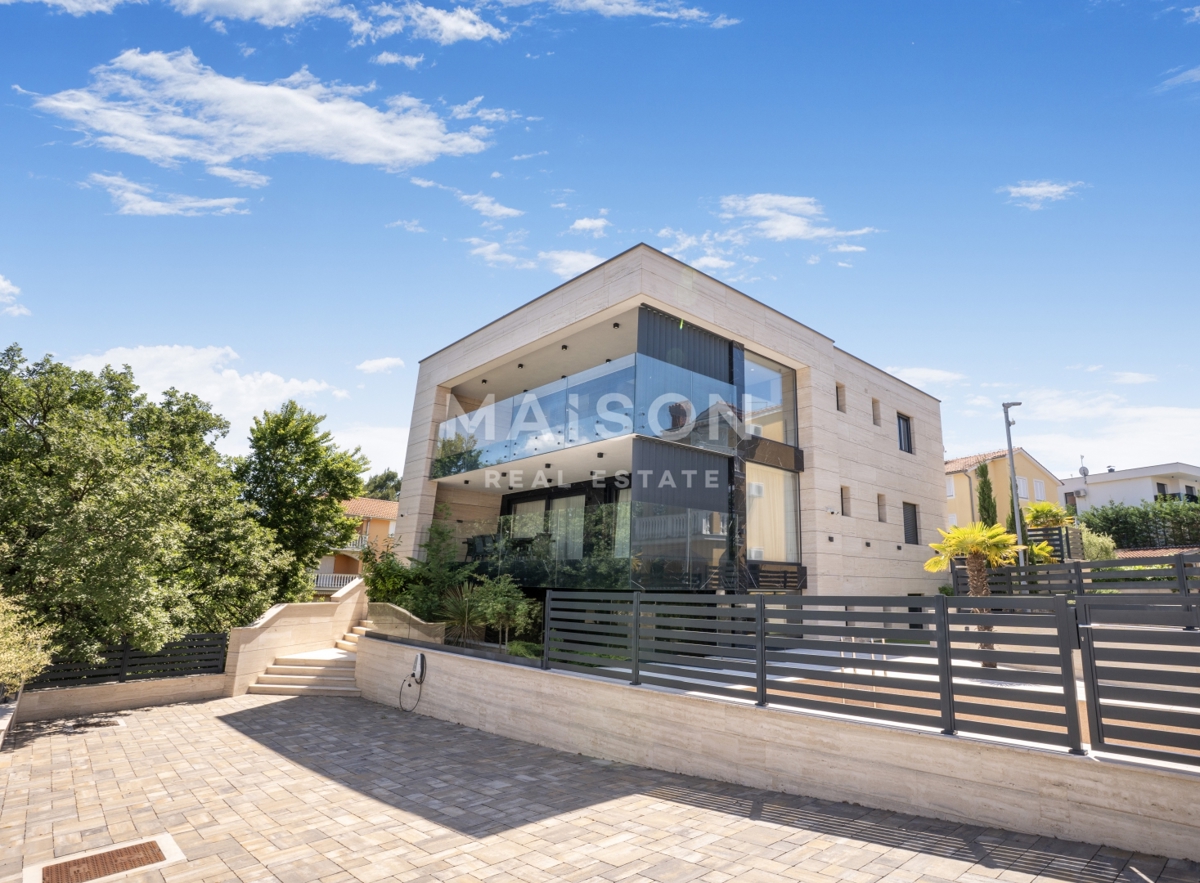 Isola di Krk, Malinska, attico di lusso con piscina