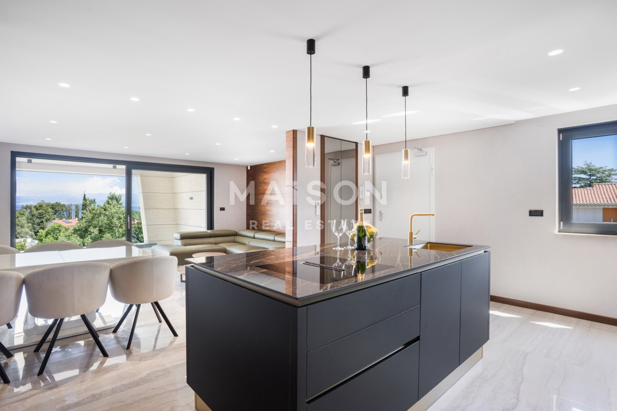 Isola di Krk, Malinska, attico di lusso con piscina