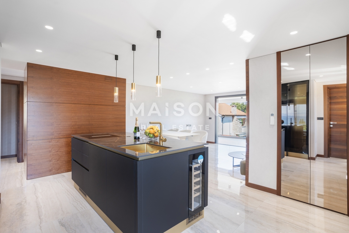 Isola di Krk, Malinska, attico di lusso con piscina