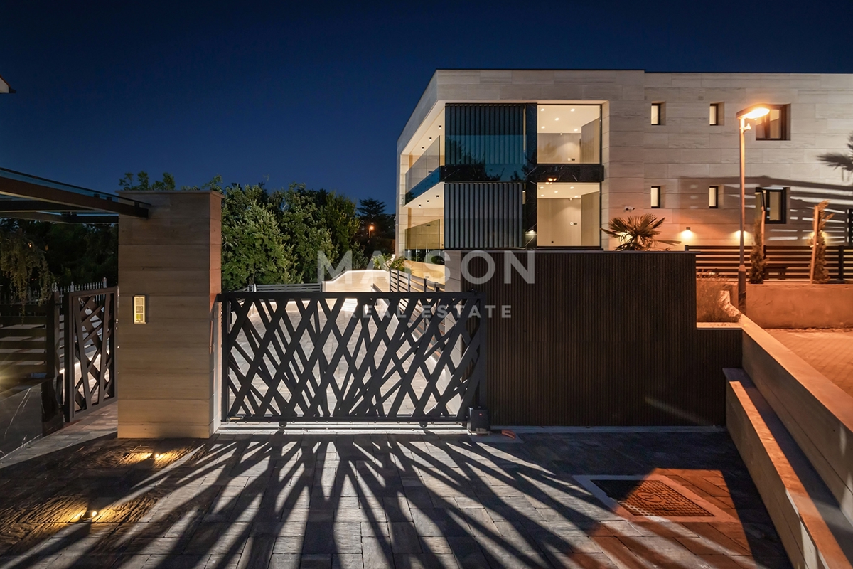 Isola di Krk, Malinska, attico di lusso con piscina