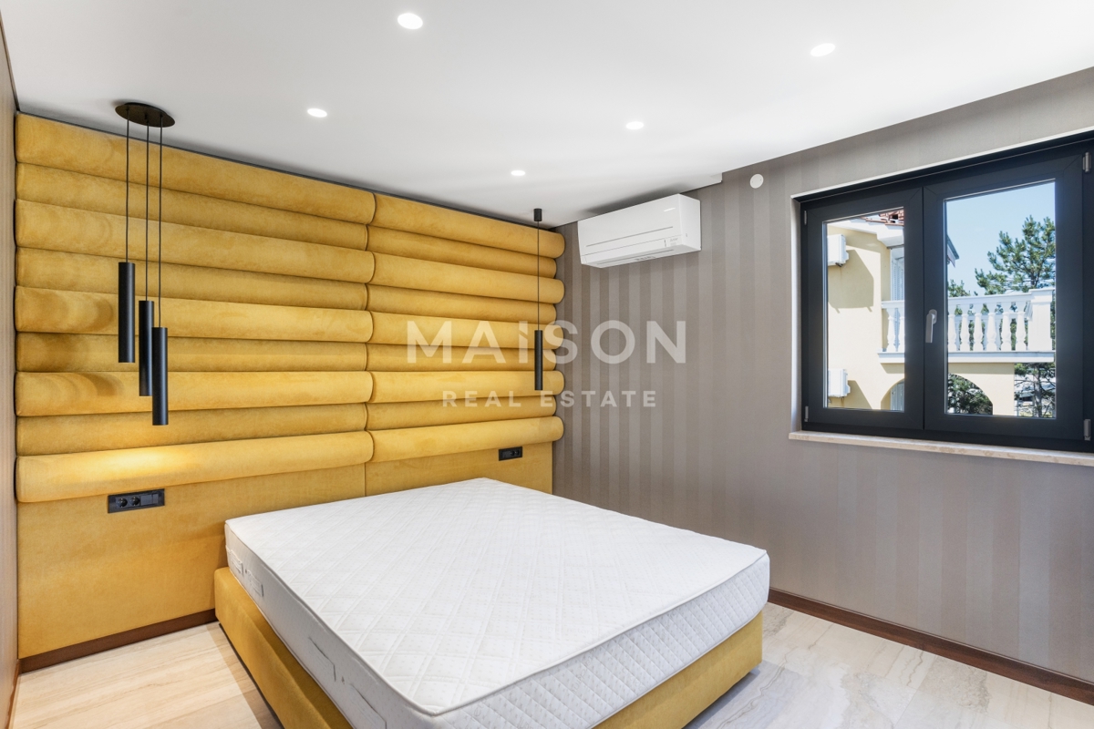 Isola di Krk, Malinska, attico di lusso con piscina