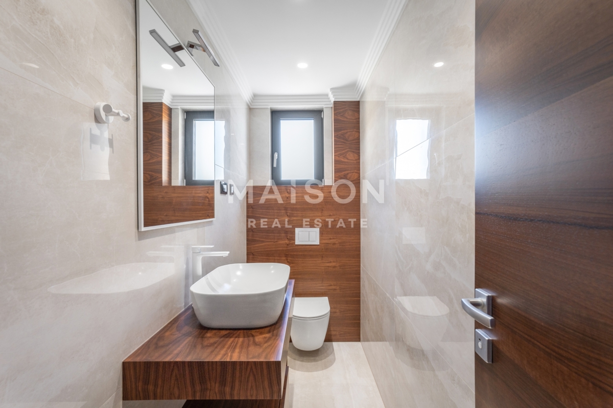 Isola di Krk, Malinska, attico di lusso con piscina