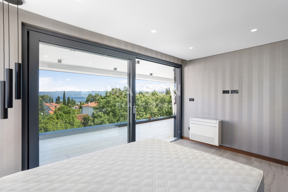 Isola di Krk, Malinska, attico di lusso con piscina