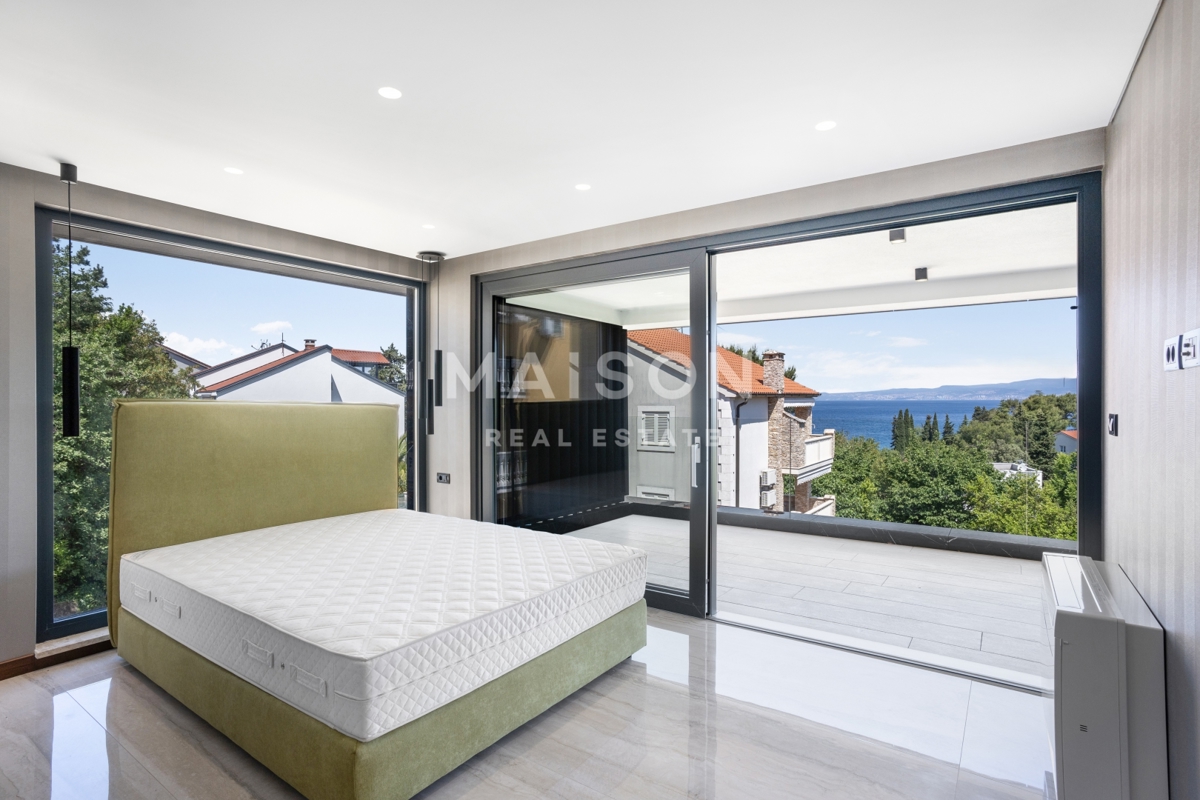 Isola di Krk, Malinska, attico di lusso con piscina