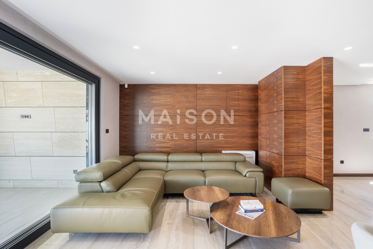 Isola di Krk, Malinska, attico di lusso con piscina