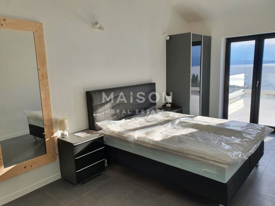 Villa Dujmići, Kostrena, 350m2