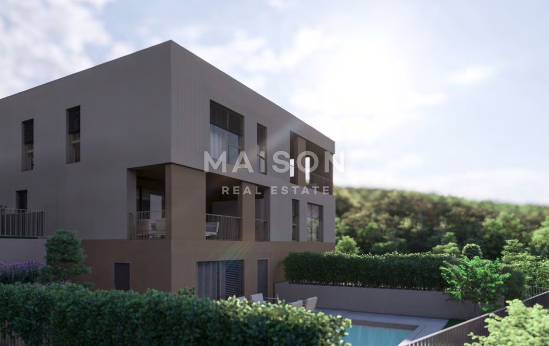 Kostrena, appartamento trilocale con piscina e giardino curato