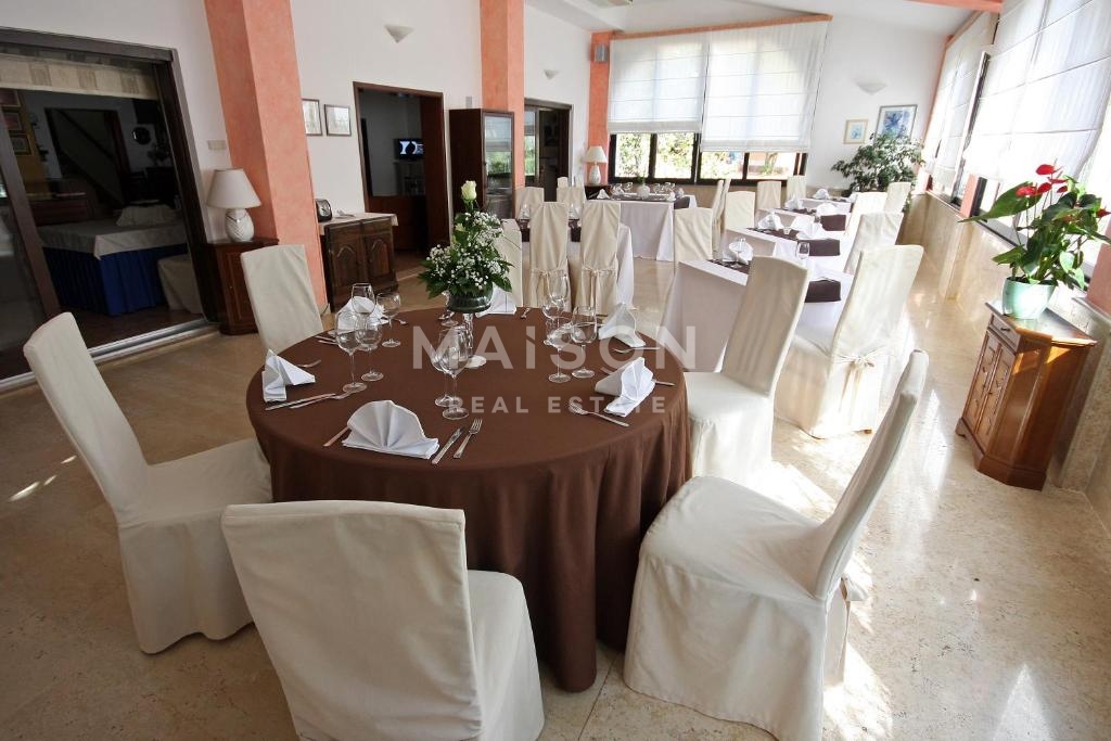 Commerciale Krnica, Marčana, 1.600m2